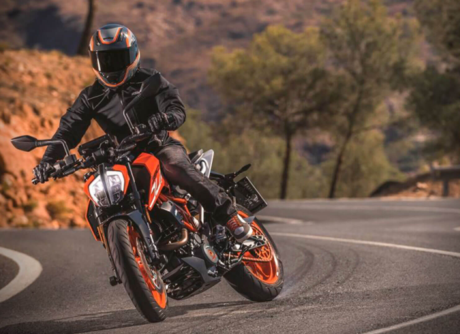 Sernac emite 12 alertas por defectos en motos KTM — revisa si la tuya está en la lista